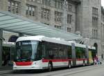 (250'073) - St. Gallerbus, St. Gallen - Nr. 137 - Hess/Hess Doppelgelenktrolleybus am 16. Mai 2023 beim Bahnhof St. Gallen