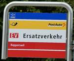 (239'288) - PostAuto-Haltestellenschild - EV Ersatzverkehr - am 20. August 2022 beim Bahnhof Uznach