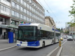 Lausanne/506408/172135---tl-lausanne---nr (172'135) - TL Lausanne - Nr. 870 - Hess/Hess Gelenktrolleybus am 25. Juni 2016 beim Bahnhof Lausanne
