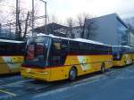 (148'592) - PostAuto Wallis - VS 243'895 - Neoplan (ex P 25'171) am 29. Dezember 2013 beim Bahnhof Brig