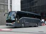 Visp/859027/265387---interbus-kerzers---fr (265'387) - Interbus, Kerzers - FR 300'701 - Setra am 3. August 2024 beim Bahnhof Visp