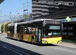 Visp/859970/265673---carpostal-ouest---vd (265'673) - CarPostal Ouest - VD 604'476/PID 11'589 - Solaris am 16. August 2024 beim Bahnhof Visp