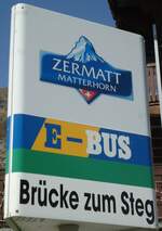 Zermatt/739662/133370---e-bus-haltestellenschild---zermatt-bruecke (133'370) - E-BUS-Haltestellenschild - Zermatt, Brcke zum Steg - am 22. April 2011