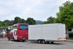 ISUZU TOURQUOISE aus der CZ mit Radhnger am 25.5.2013 in Krems angekommen.