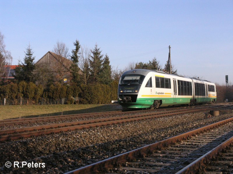 VT05 hat den B� bei Sch�nfeld passiert udn erreicht gleich wiesau mit einer VBG Schwandorf. 11.02.08